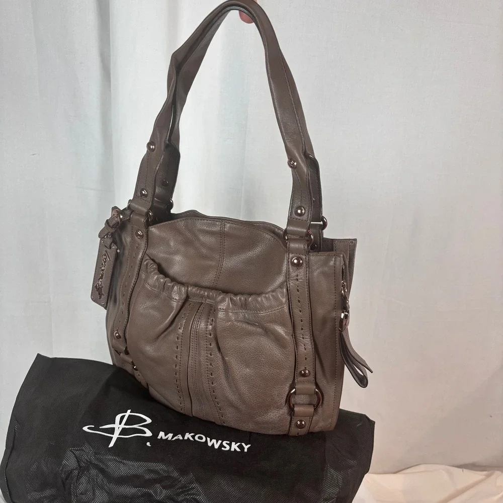 B Makowsky Cocoa Glove Leather north/South Pocket Tote with Gunmetal‎ Studs NWOT